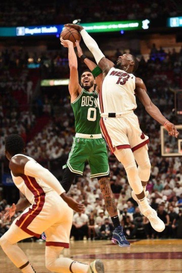 500彩票网官方-塔图姆上下半场判若两人 心态失衡导致绿军被翻盘